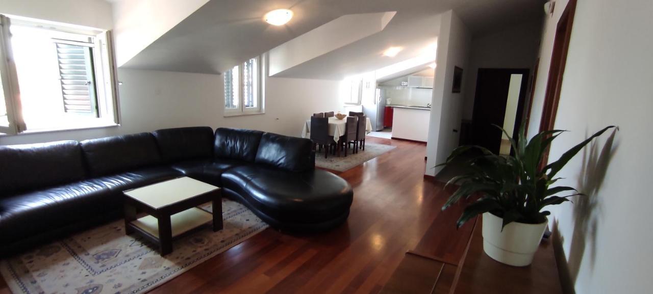 Luxury City Centre Apartment With Stunning View Omiš Exteriör bild