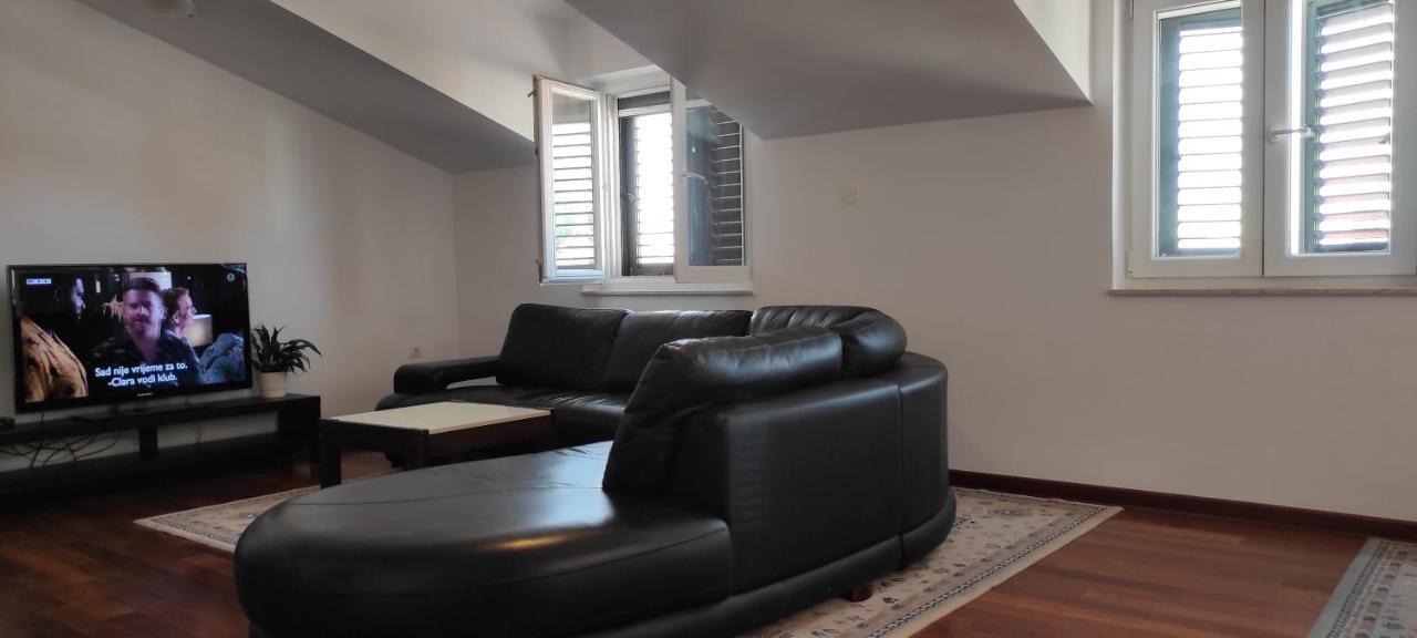 Luxury City Centre Apartment With Stunning View Omiš Exteriör bild