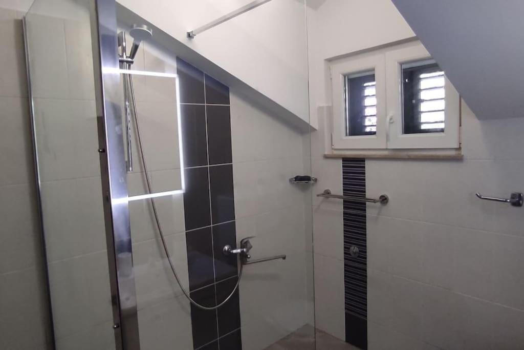 Luxury City Centre Apartment With Stunning View Omiš Exteriör bild