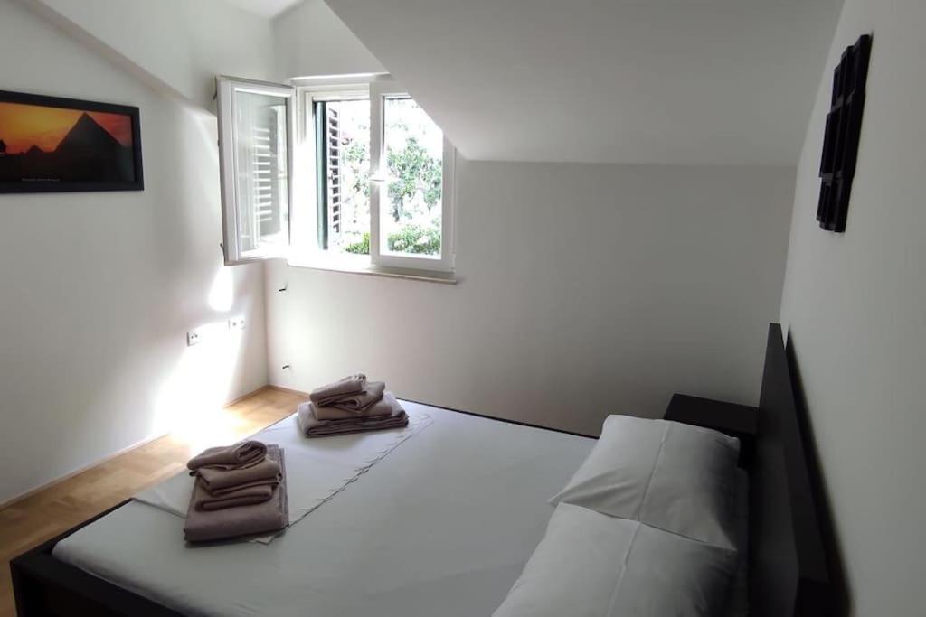 Luxury City Centre Apartment With Stunning View Omiš Exteriör bild