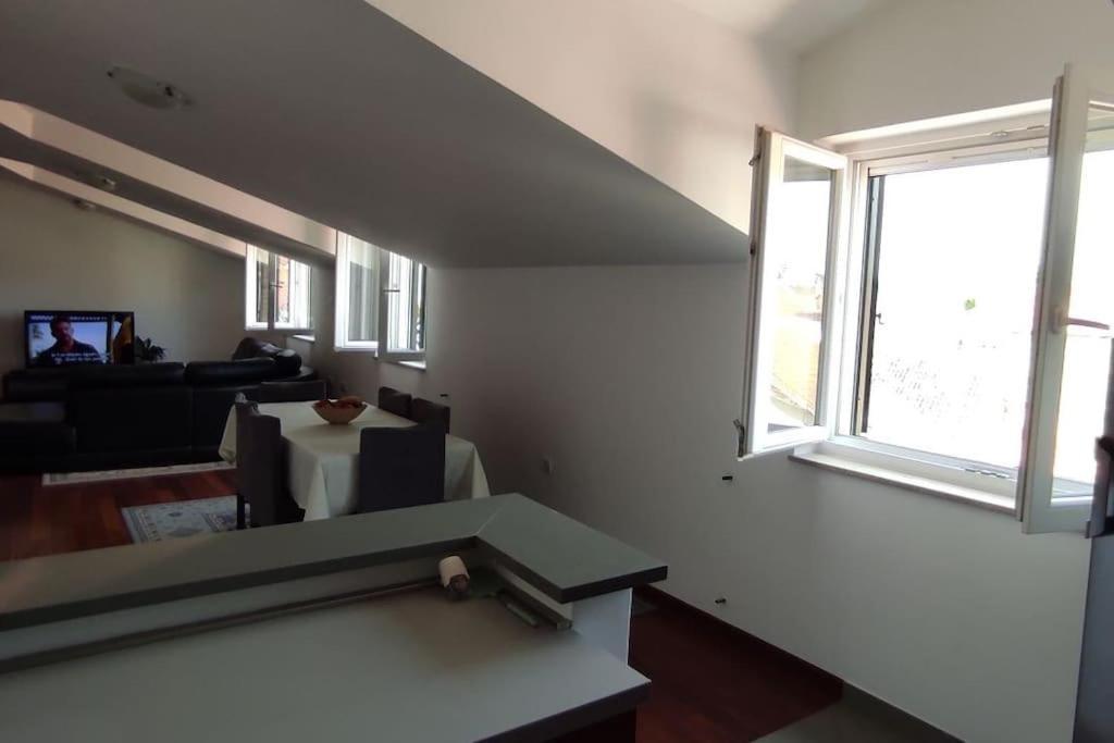 Luxury City Centre Apartment With Stunning View Omiš Exteriör bild