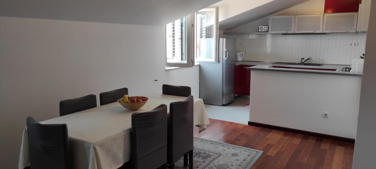 Luxury City Centre Apartment With Stunning View Omiš Exteriör bild