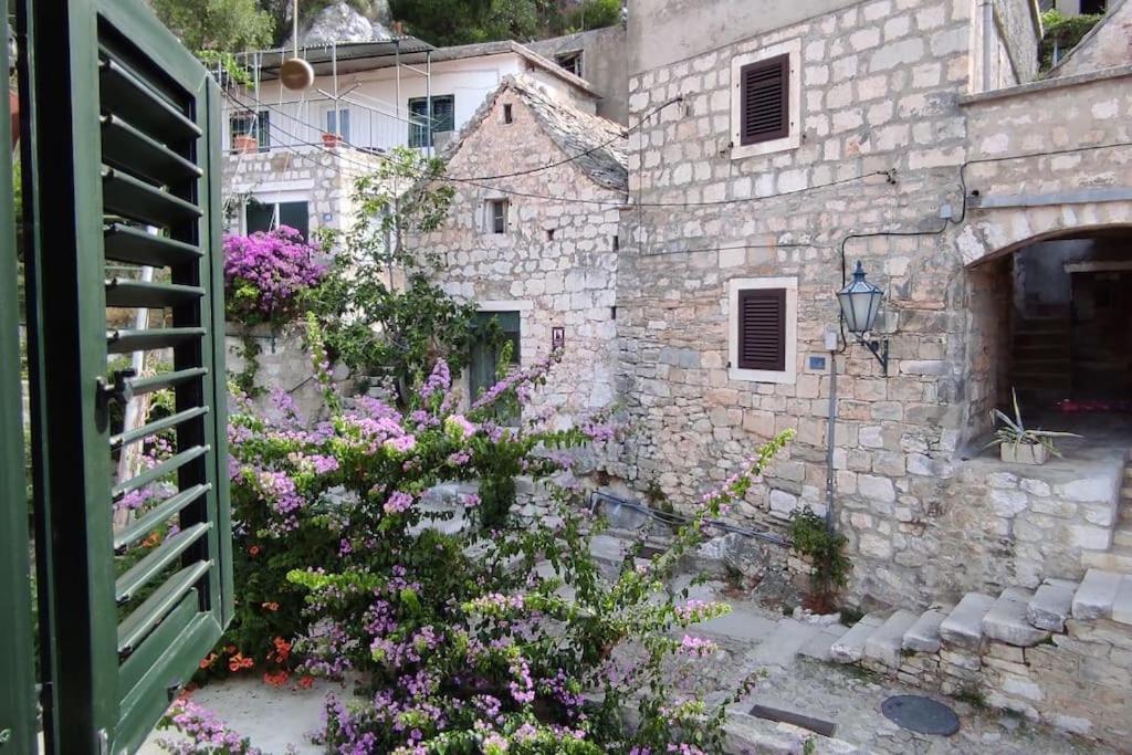 Luxury City Centre Apartment With Stunning View Omiš Exteriör bild
