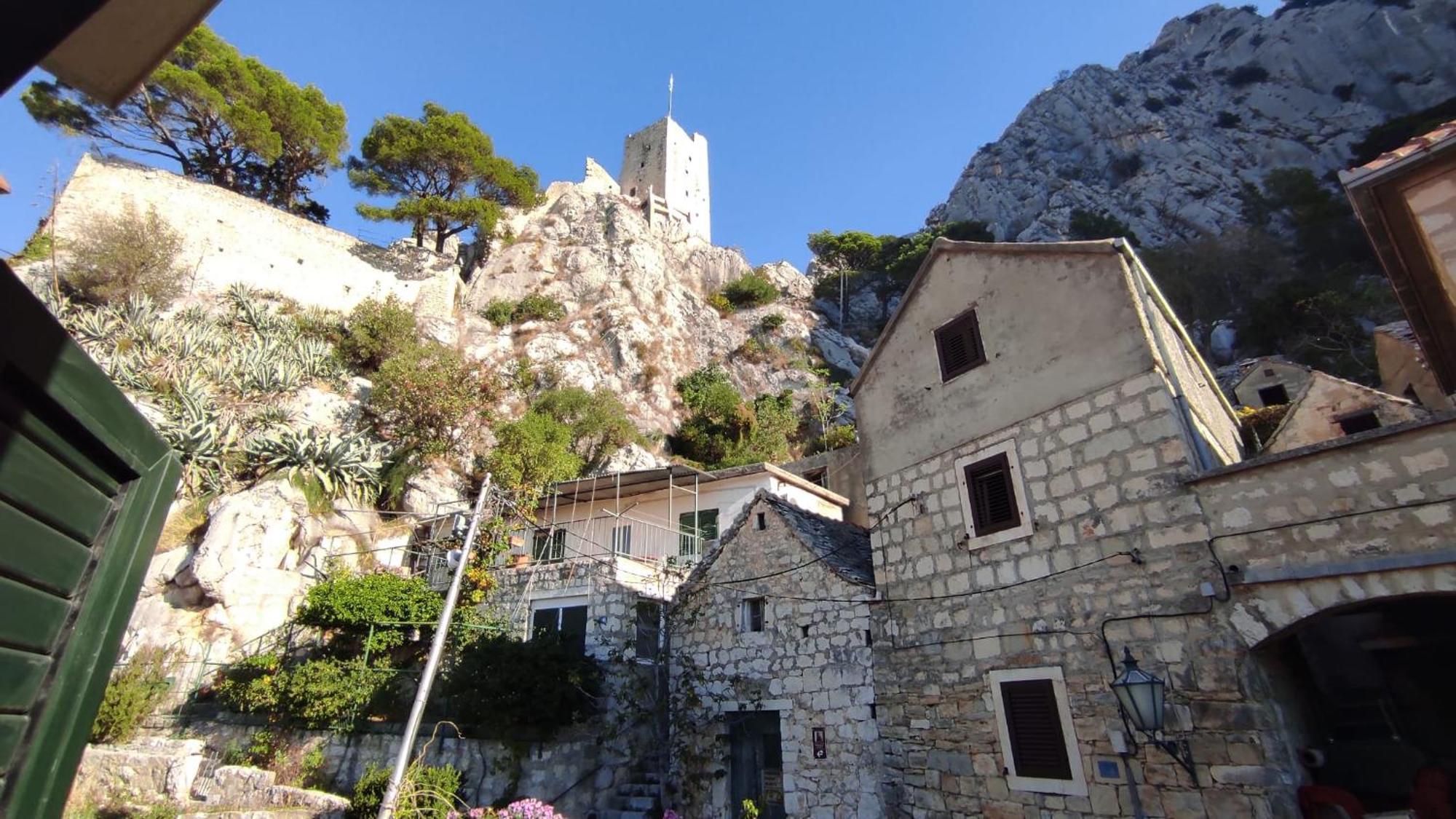 Luxury City Centre Apartment With Stunning View Omiš Exteriör bild